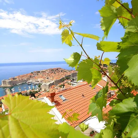 Exclusive Old Town And Sea View Apartment